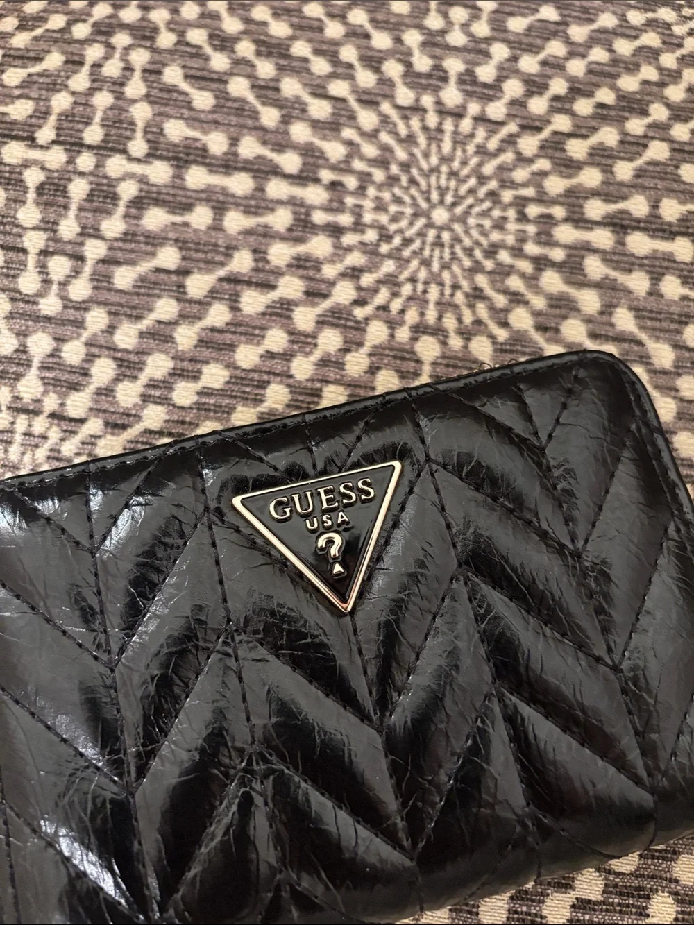 Guess Quilted Black Compact Wallet Clutch Purse Zip Around Like New